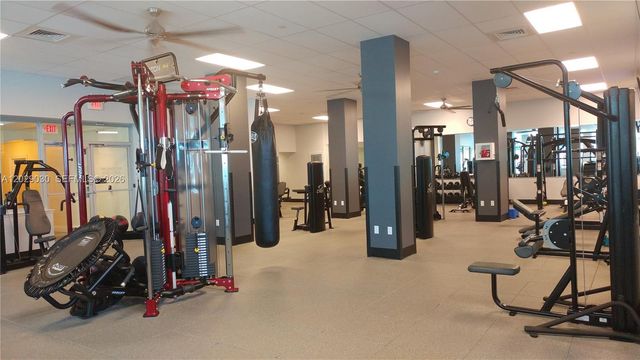 2501 S Ocean Dr L04, Hollywood, FL 33019
