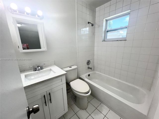 951 SW 7th St 4, Miami, FL 33130