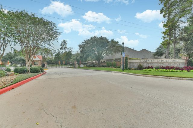 18743 Duke Lake Drive, Spring, TX 77388