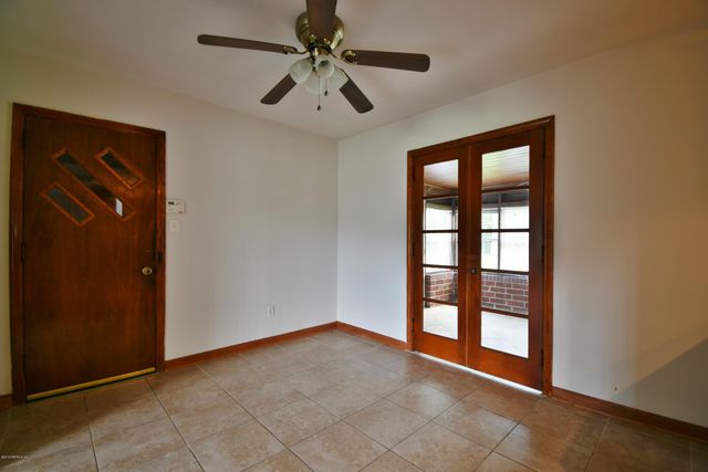 2101 MAPLE LEAF Drive E, Jacksonville, FL 32211