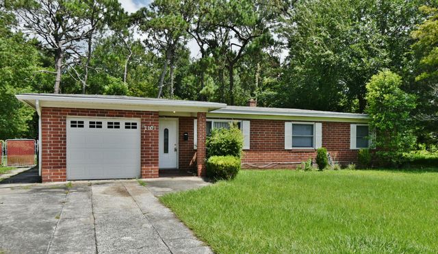 2101 MAPLE LEAF Drive E, Jacksonville, FL 32211