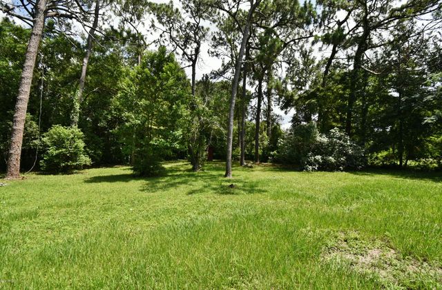 2101 MAPLE LEAF Drive E, Jacksonville, FL 32211