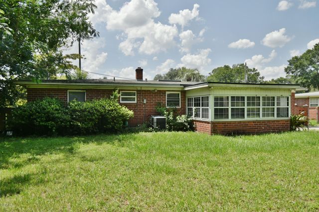 2101 MAPLE LEAF Drive E, Jacksonville, FL 32211