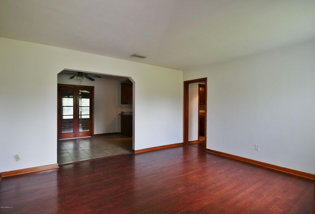 2101 MAPLE LEAF Drive E, Jacksonville, FL 32211