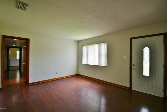 2101 MAPLE LEAF Drive E, Jacksonville, FL 32211