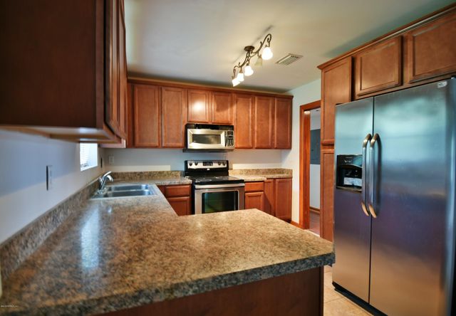 2101 MAPLE LEAF Drive E, Jacksonville, FL 32211