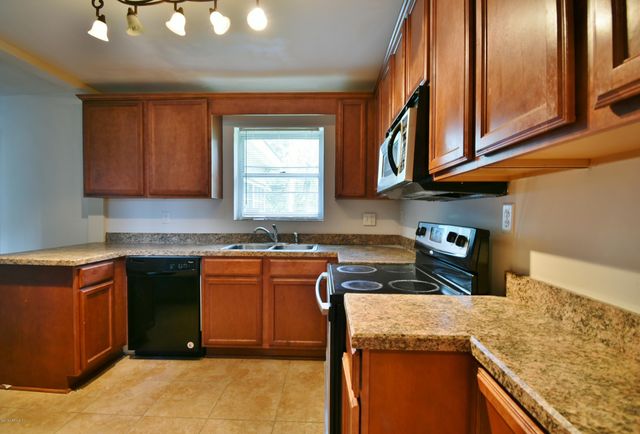 2101 MAPLE LEAF Drive E, Jacksonville, FL 32211