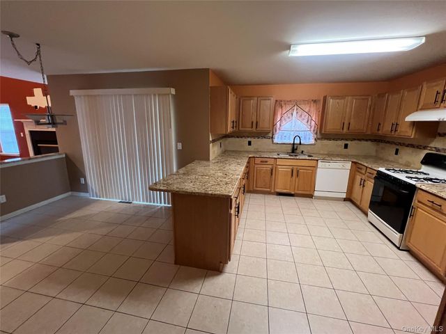 10 Johanna Drive, Newburgh, NY 12550
