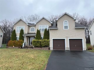 10 Johanna Drive, Newburgh, NY 12550