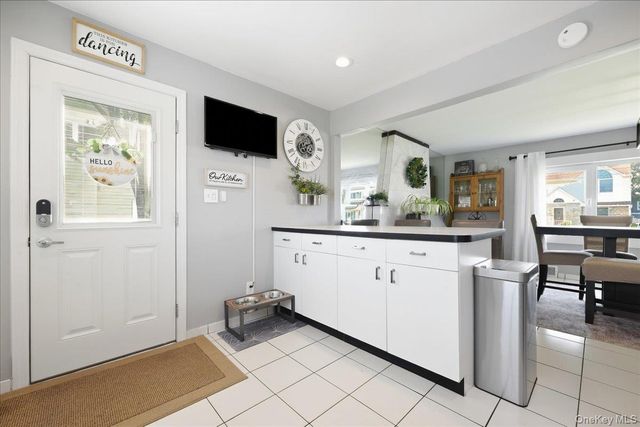 293 Roosevelt Avenue, Freeport, NY 11520