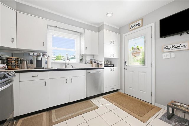 293 Roosevelt Avenue, Freeport, NY 11520