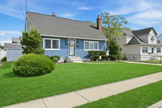 293 Roosevelt Avenue, Freeport, NY 11520