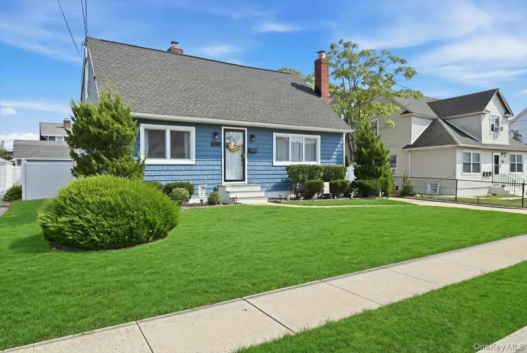 293 Roosevelt Avenue, Freeport, NY 11520 — exterior