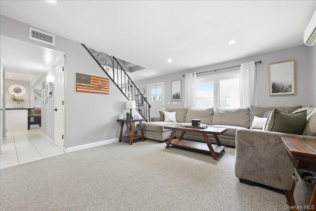 293 Roosevelt Avenue, Freeport, NY 11520 — photo 5