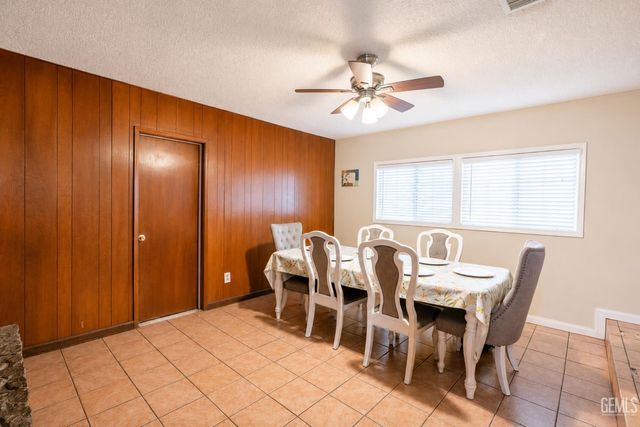 2200 Holden Way, Bakersfield, CA 93304