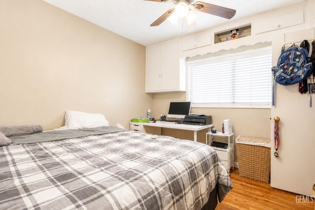 2200 Holden Way, Bakersfield, CA 93304