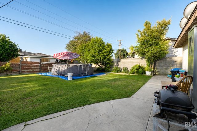 2200 Holden Way, Bakersfield, CA 93304