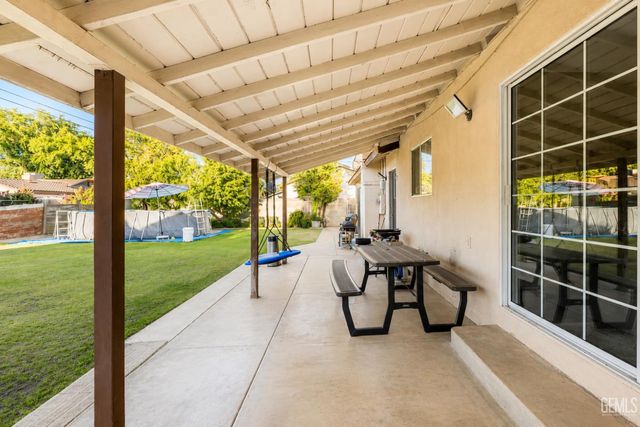 2200 Holden Way, Bakersfield, CA 93304