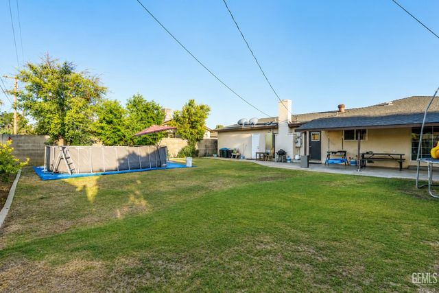 2200 Holden Way, Bakersfield, CA 93304