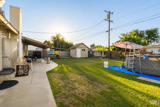 2200 Holden Way, Bakersfield, CA 93304