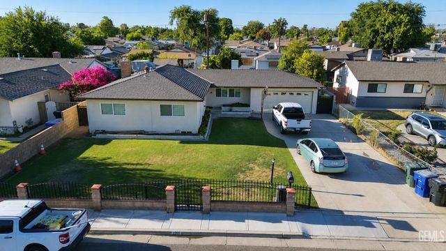 2200 Holden Way, Bakersfield, CA 93304