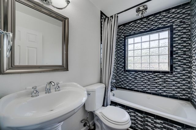 65 Stoneledge Drive, Maumelle, AR 72113