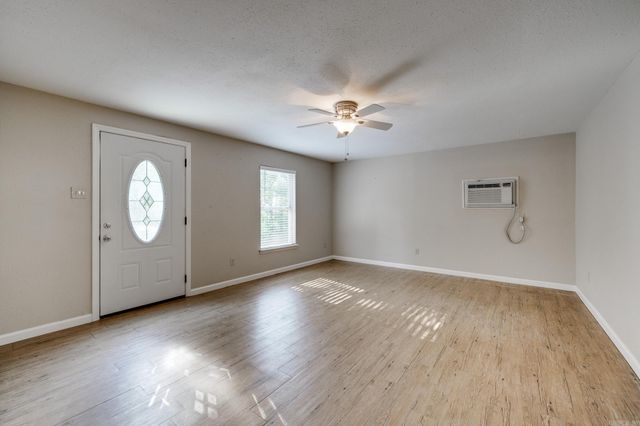 65 Stoneledge Drive, Maumelle, AR 72113