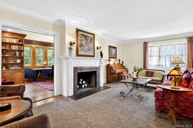 146 Onderdonk Avenue, Manhasset, NY 11030