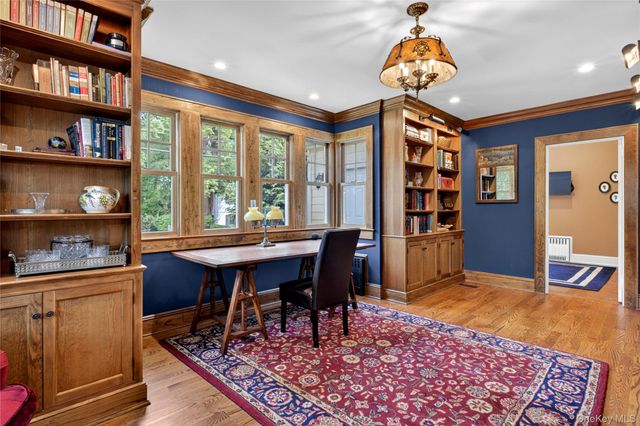 146 Onderdonk Avenue, Manhasset, NY 11030