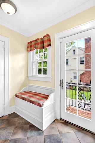 146 Onderdonk Avenue, Manhasset, NY 11030