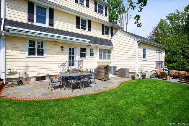 146 Onderdonk Avenue, Manhasset, NY 11030
