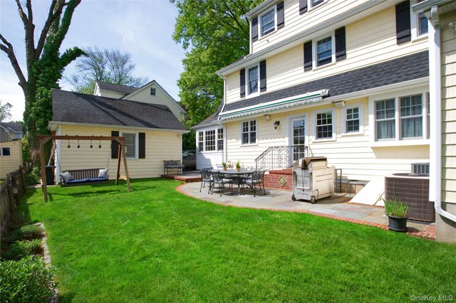 146 Onderdonk Avenue, Manhasset, NY 11030