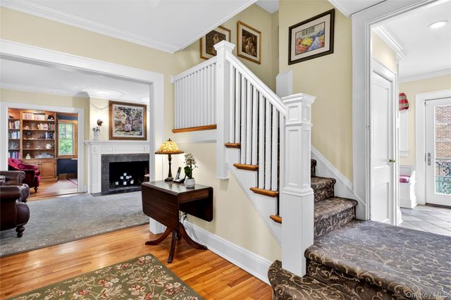 146 Onderdonk Avenue, Manhasset, NY 11030