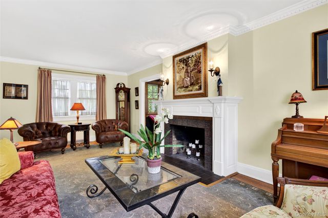 146 Onderdonk Avenue, Manhasset, NY 11030