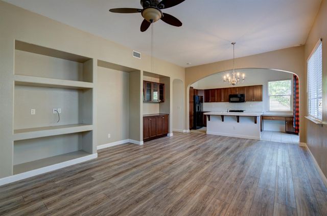 5691 N Crabapple Drive, Fresno, CA 93711