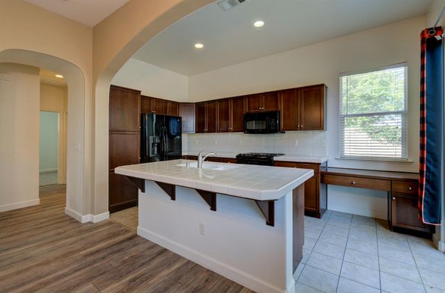 5691 N Crabapple Drive, Fresno, CA 93711