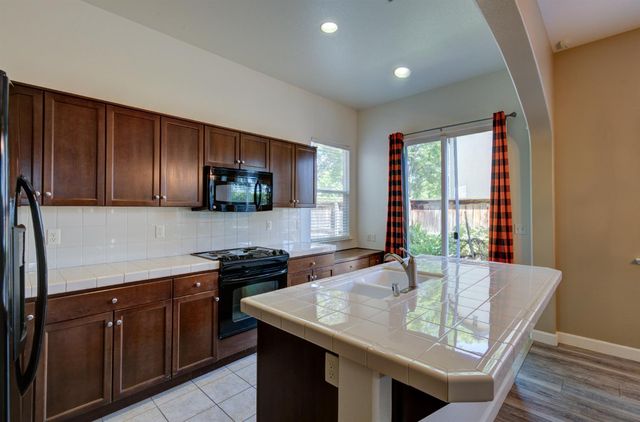 5691 N Crabapple Drive, Fresno, CA 93711