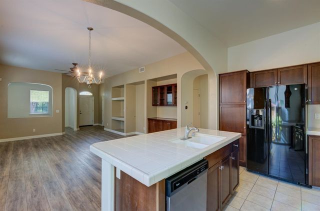 5691 N Crabapple Drive, Fresno, CA 93711