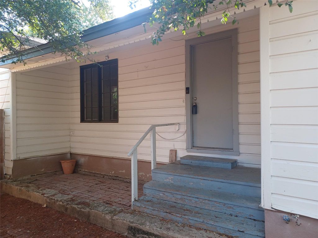 2808 Windsor RD B, Austin, TX 78703
