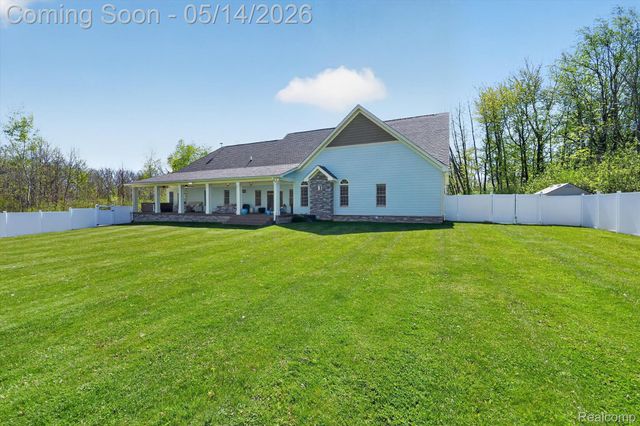 2168 Wiggins Road, Fenton Charter Township, MI 48430