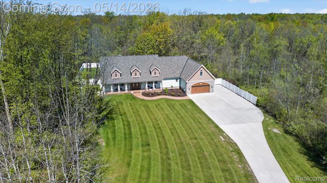 2168 Wiggins Road, Fenton Charter Township, MI 48430