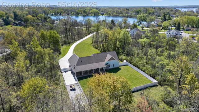 2168 Wiggins Road, Fenton Charter Township, MI 48430