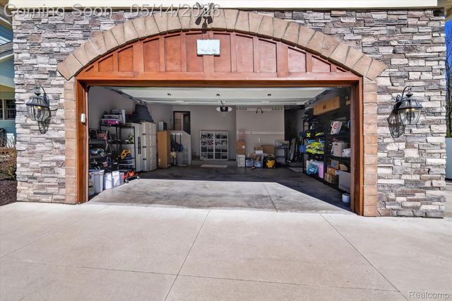 2168 Wiggins Road, Fenton Charter Township, MI 48430