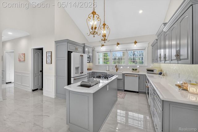 2168 Wiggins Road, Fenton Charter Township, MI 48430