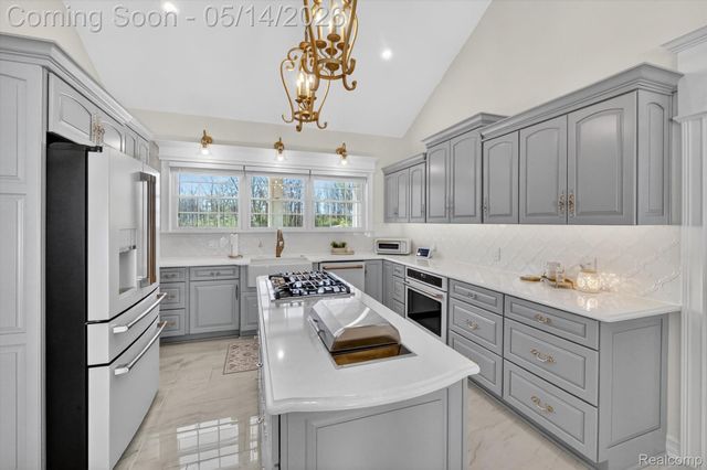2168 Wiggins Road, Fenton Charter Township, MI 48430