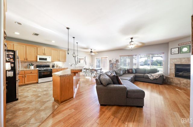 5351 Gatson Street, Bakersfield, CA 93314