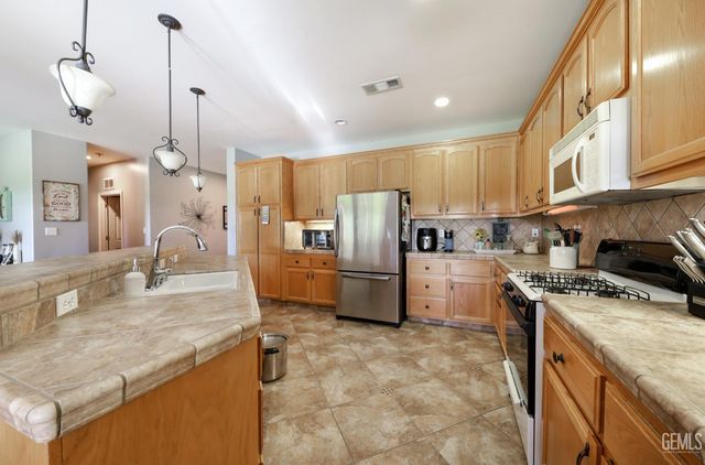 5351 Gatson Street, Bakersfield, CA 93314