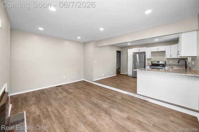 29903 Blossom Lane, Warren, MI 48088