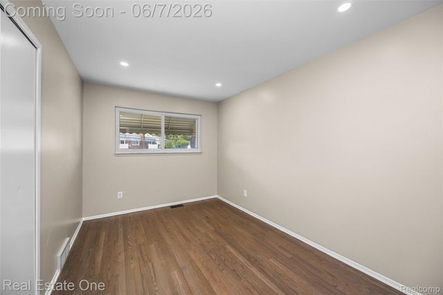 29903 Blossom Lane, Warren, MI 48088