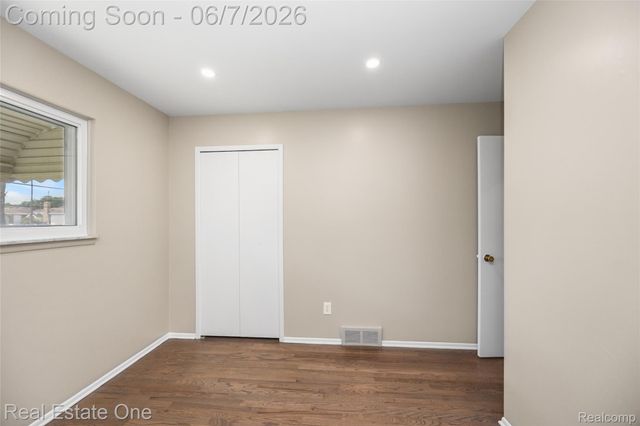 29903 Blossom Lane, Warren, MI 48088